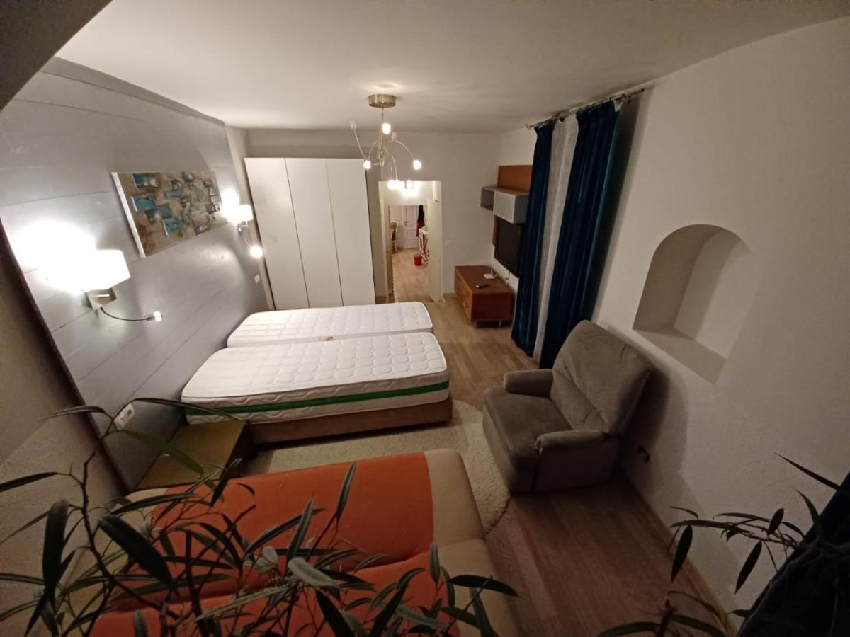 Happy House Apartment *